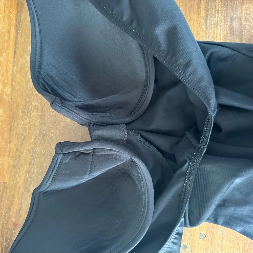 MIRACLESUIT Must Haves Escape Underwire One-Piece black swimsuit ladies size 10‎